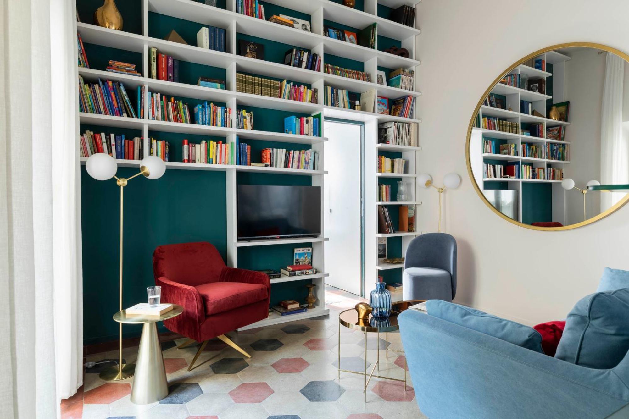 Ych-colosseo Book House *